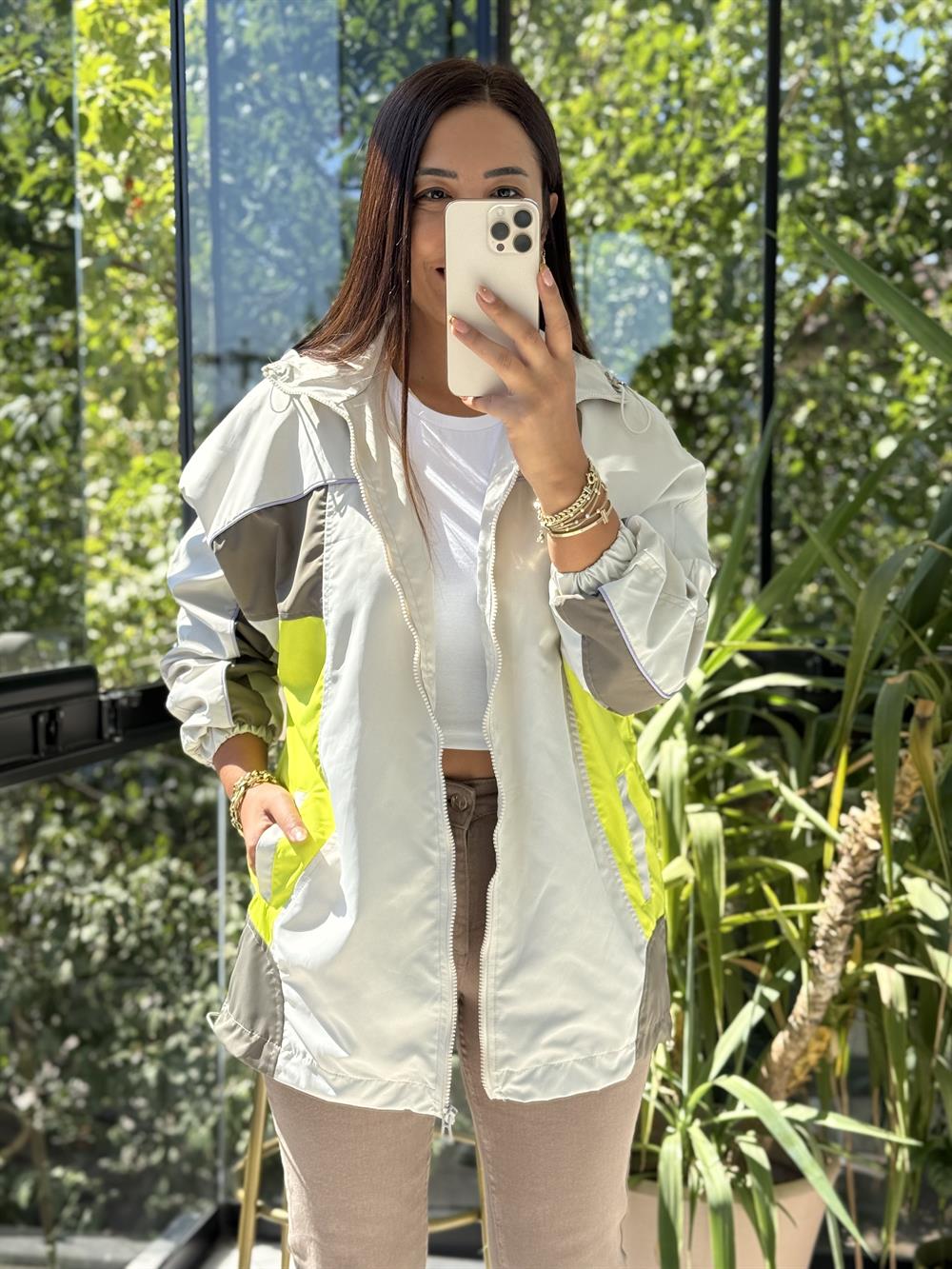 Renk Bloklu Yağmurluk Taş