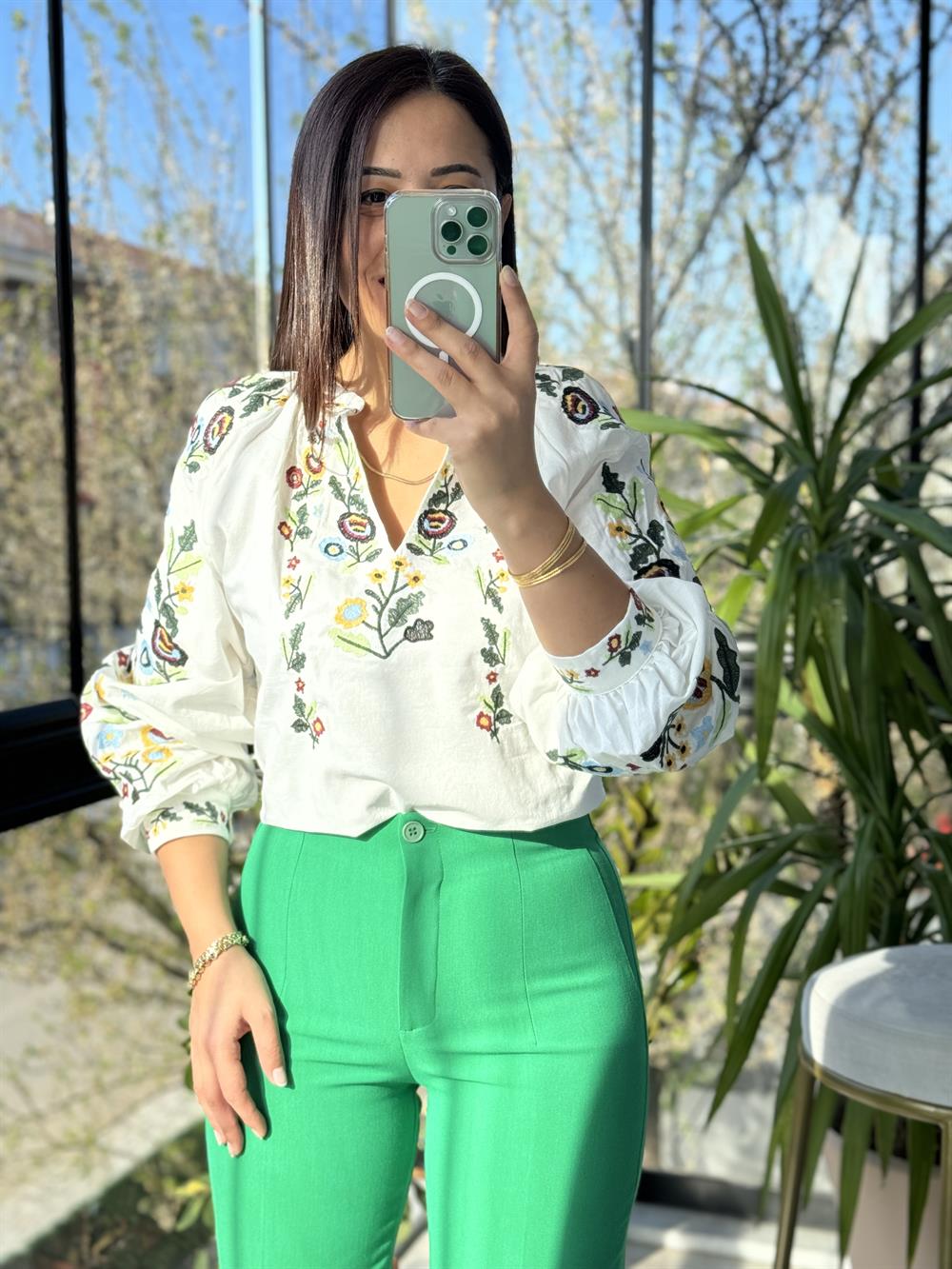 Renkli İşlemeli Bluz Beyaz