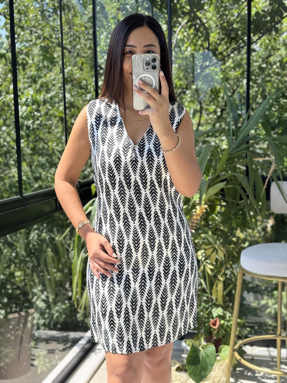 Saten Jakar Desenli Elbise Beyaz