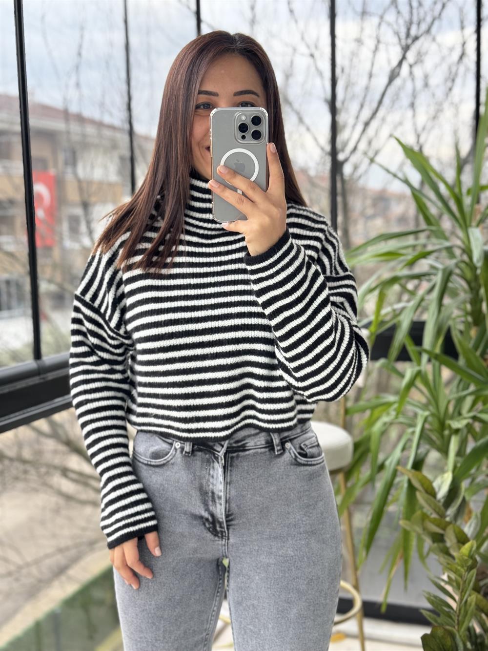 Siyah Çizgili Yumoş Kazak