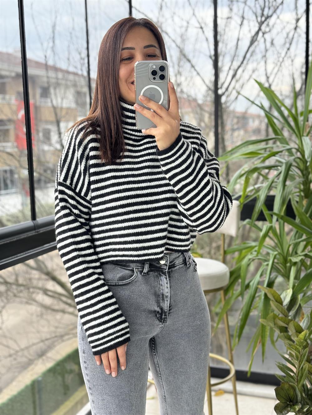 Siyah Çizgili Yumoş Kazak