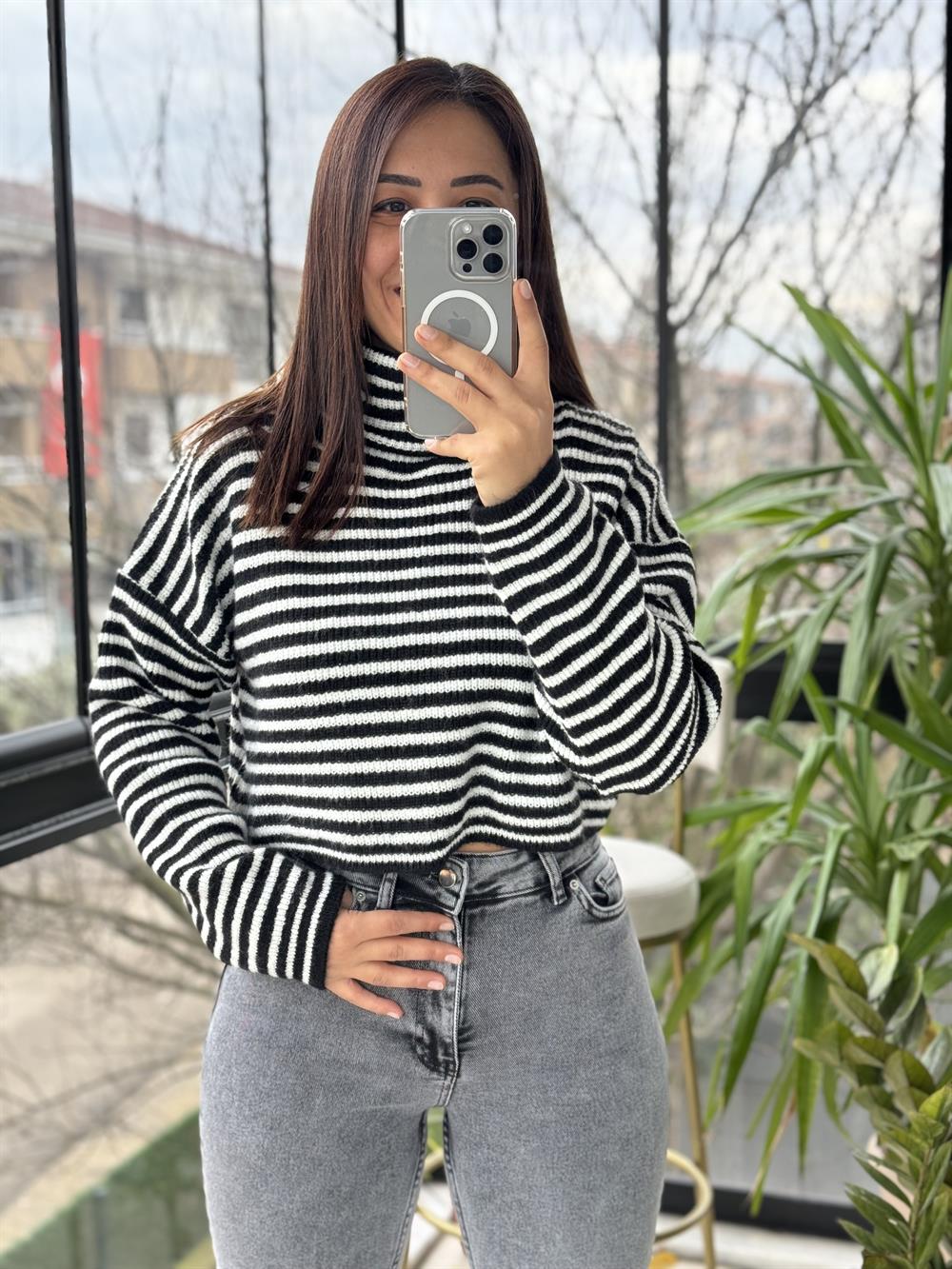 Siyah Çizgili Yumoş Kazak