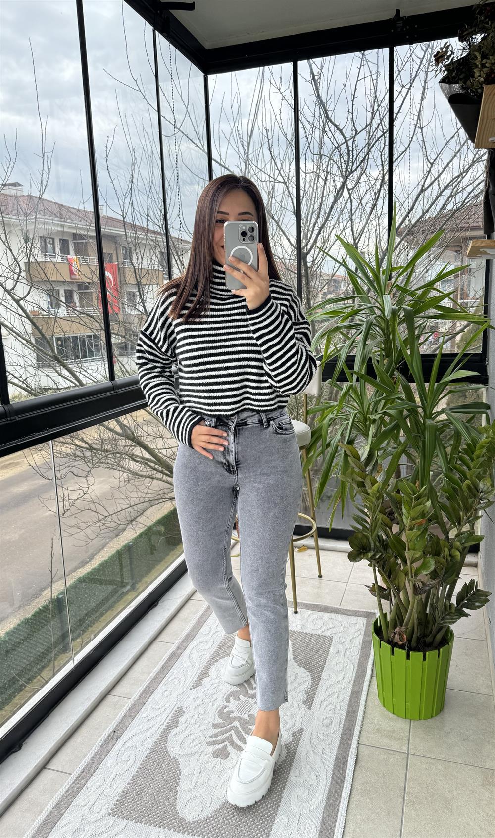 Siyah Çizgili Yumoş Kazak