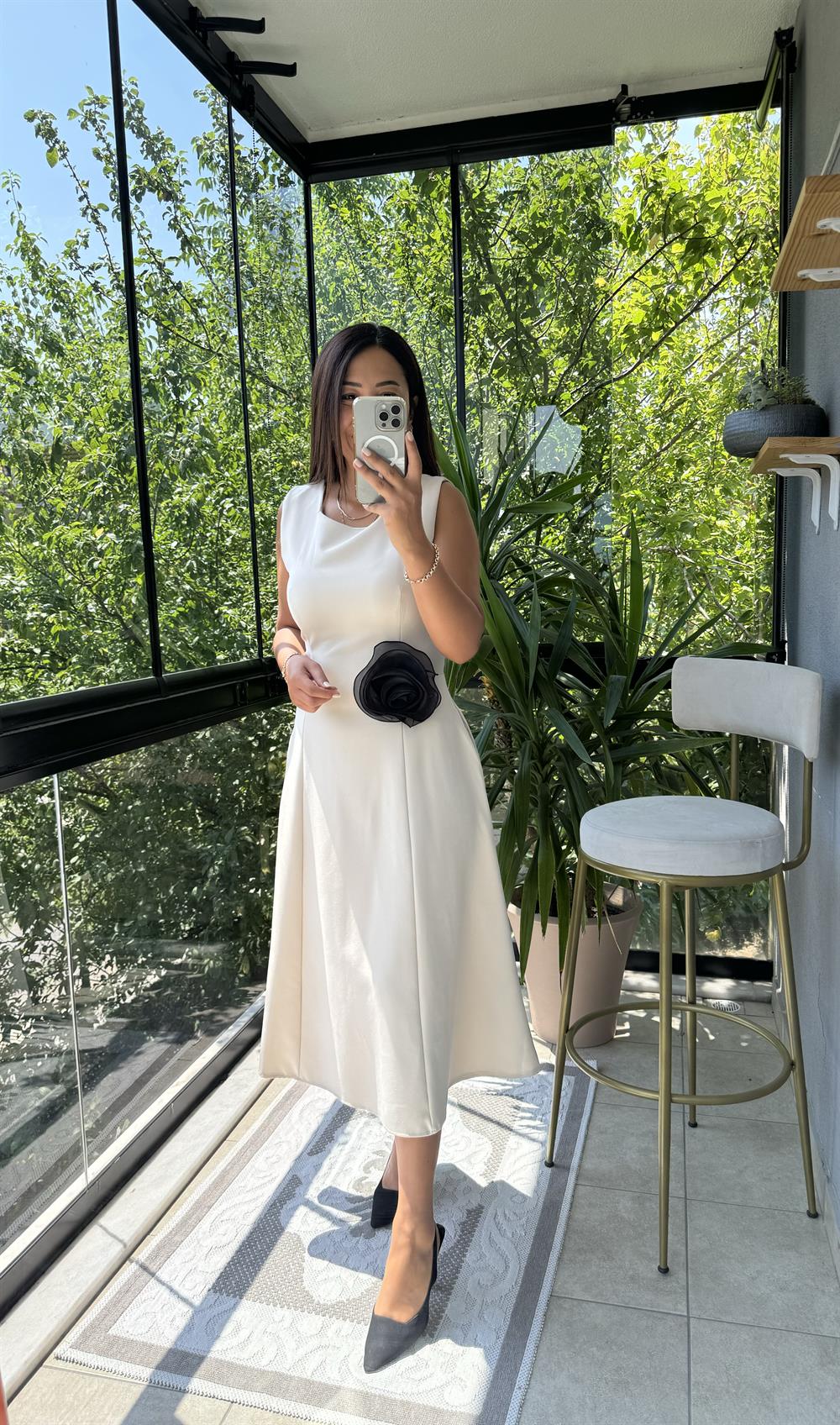 Slim Gül Detaylı Elbise Bej