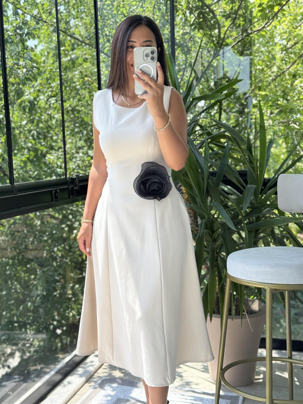 Slim Gül Detaylı Elbise Bej