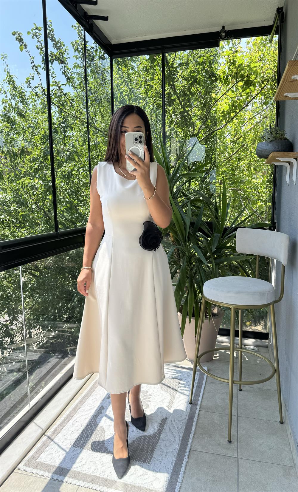 Slim Gül Detaylı Elbise Bej