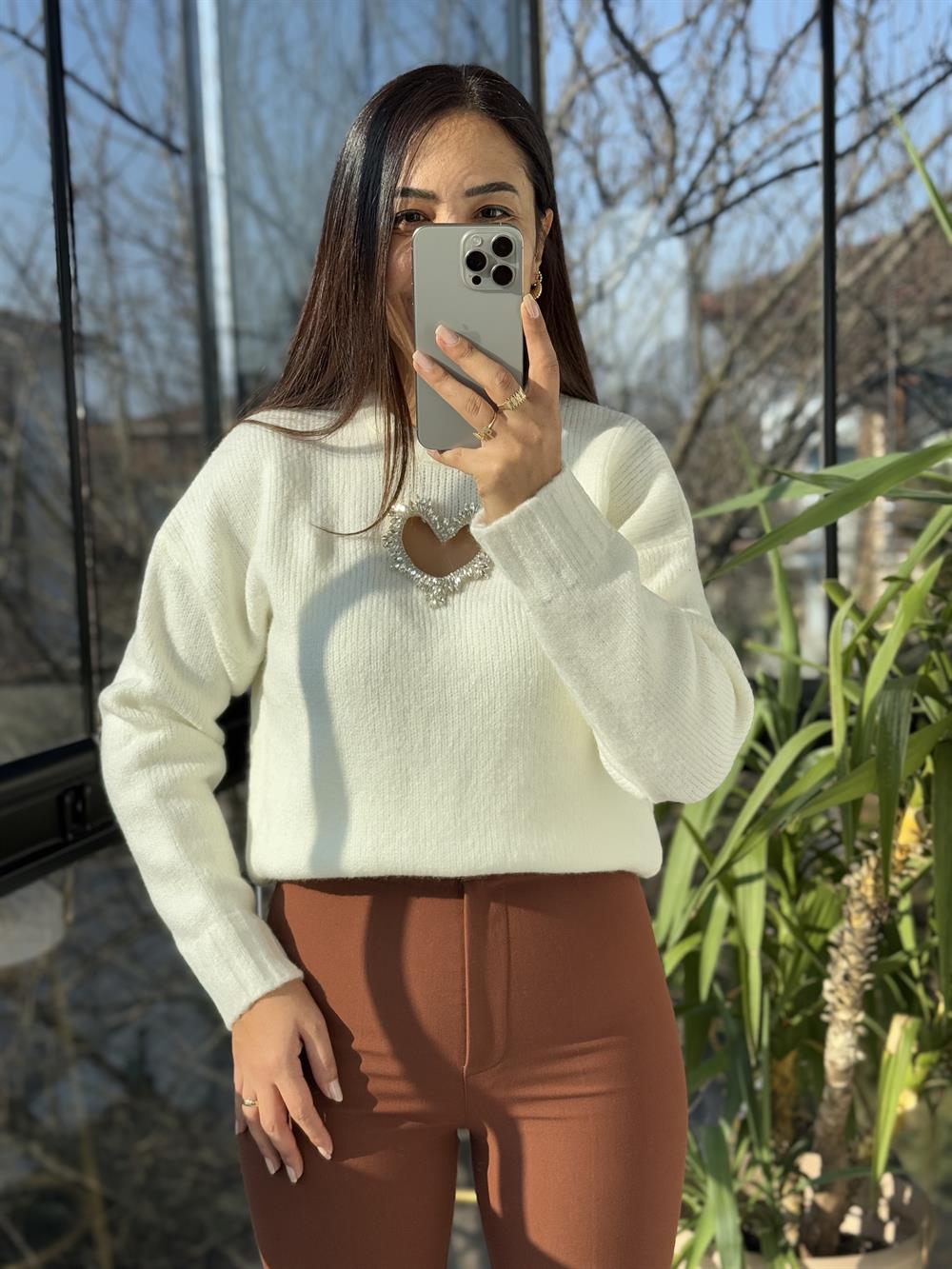 Taşlı Kalp Kazak Ekru