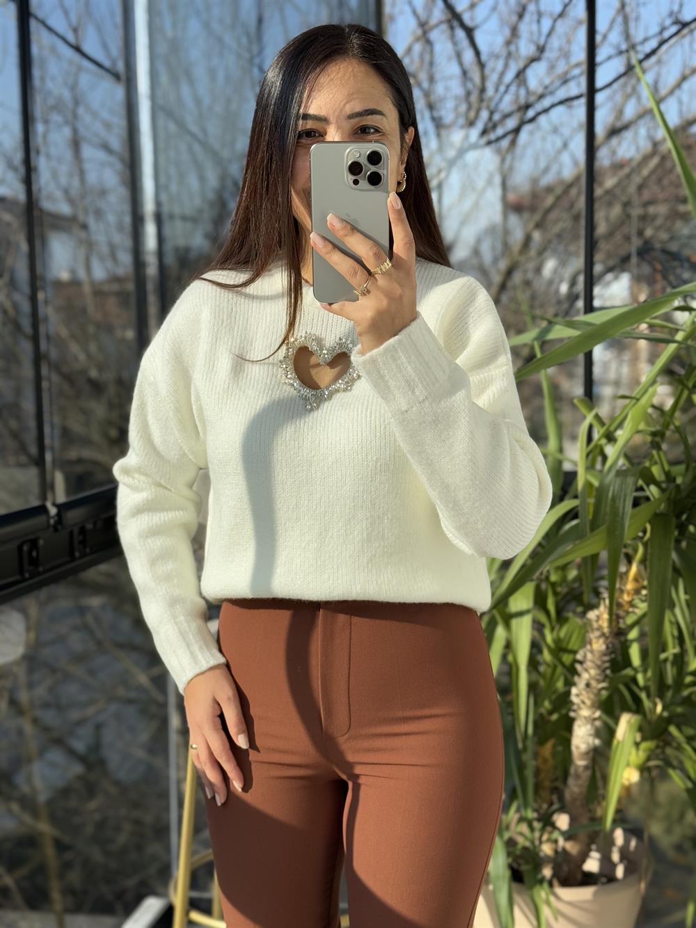 Taşlı Kalp Kazak Ekru