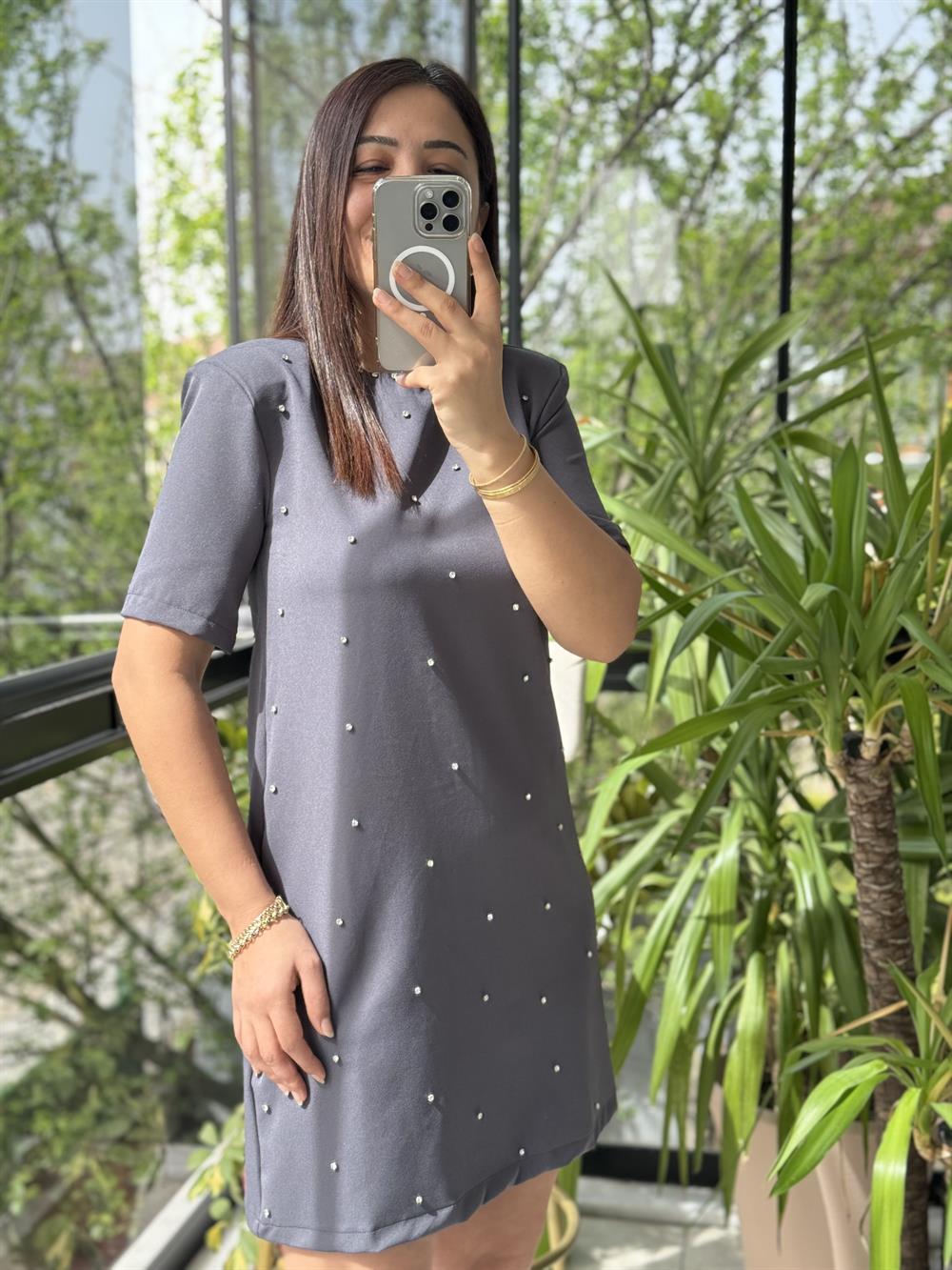 Taşlı Kısa Elbise Füme
