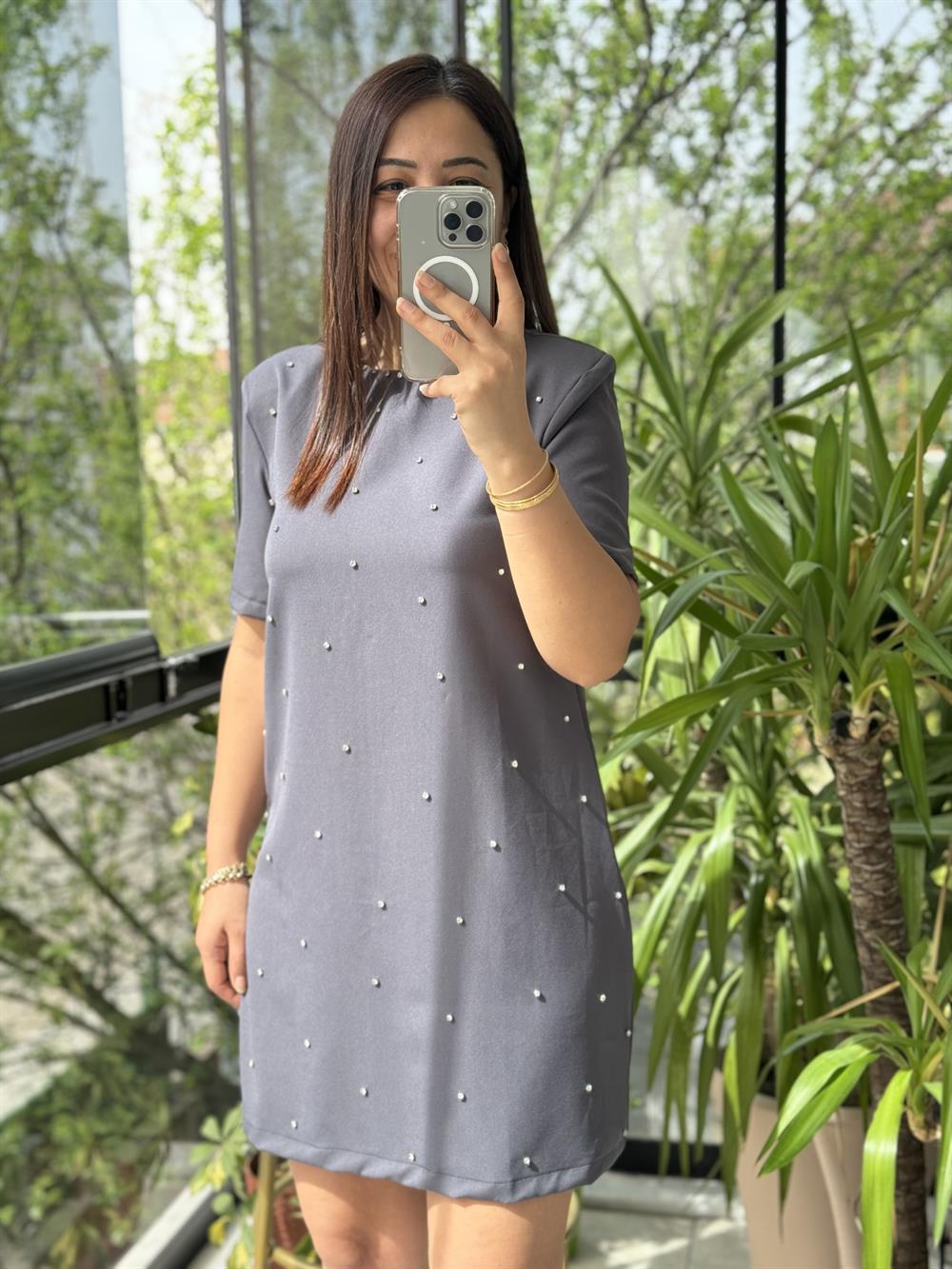 Taşlı Kısa Elbise Füme