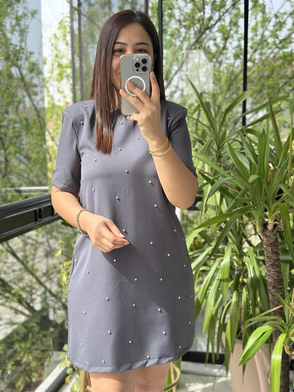 Taşlı Kısa Elbise Füme
