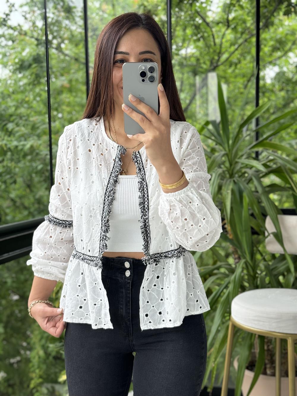 Ucu Püsküllü Hırka Beyaz