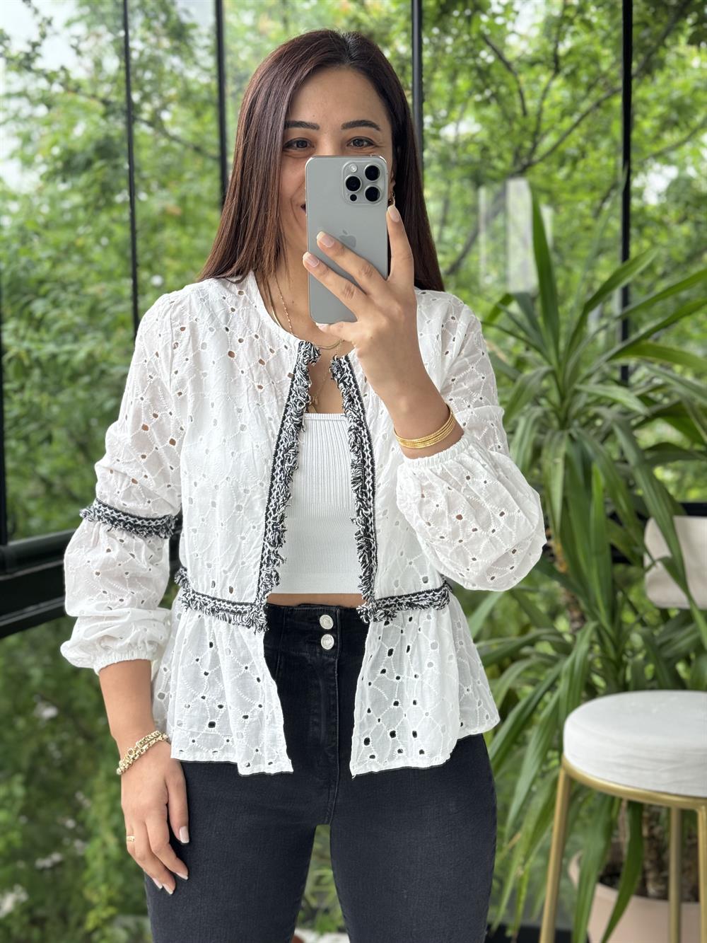 Ucu Püsküllü Hırka Beyaz