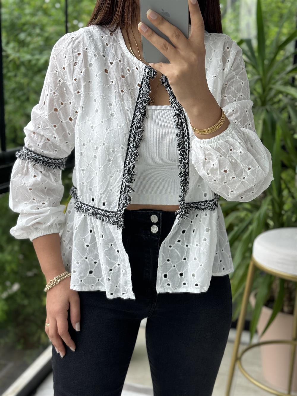 Ucu Püsküllü Hırka Beyaz