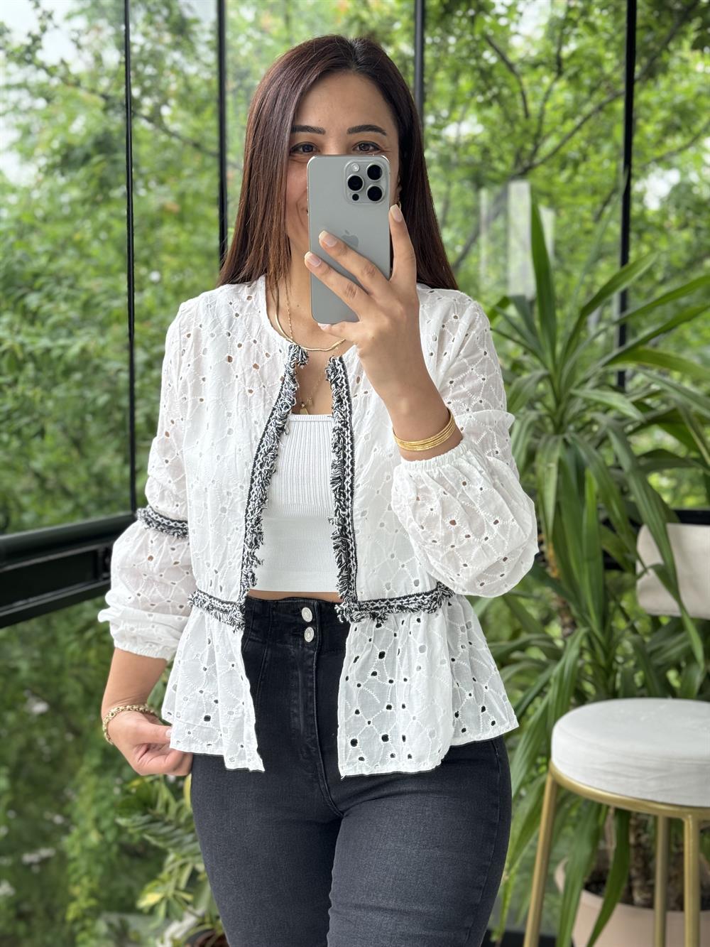 Ucu Püsküllü Hırka Beyaz