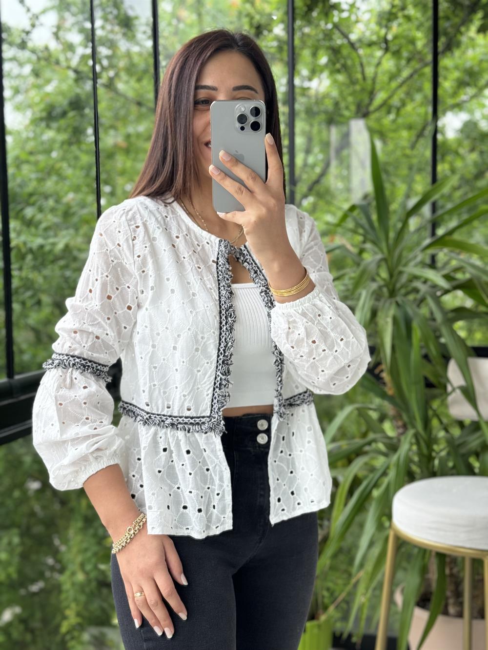 Ucu Püsküllü Hırka Beyaz