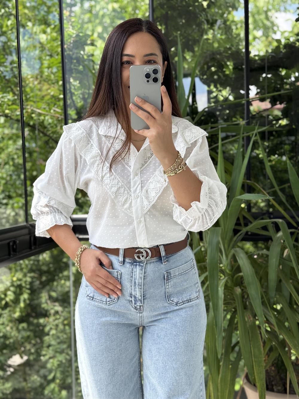 V Dantel Detaylı Gömlek Beyaz