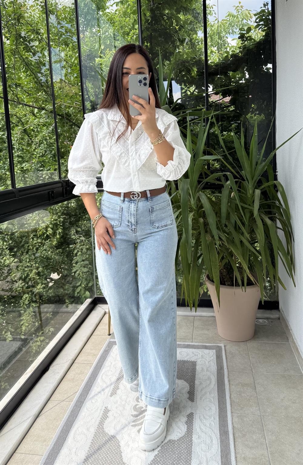 V Dantel Detaylı Gömlek Beyaz