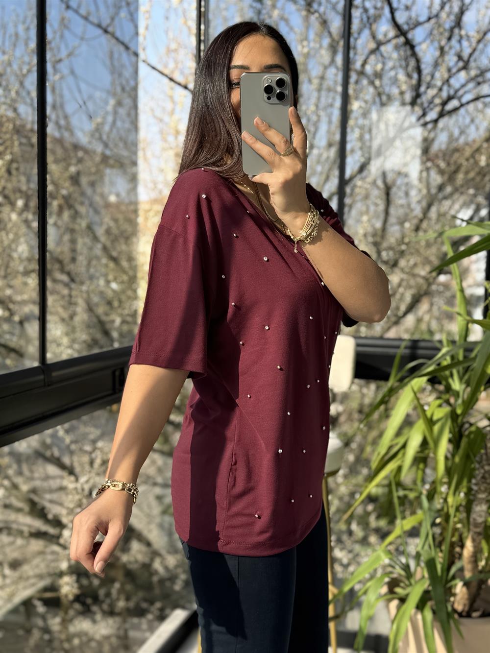 V Yaka Taş Detaylı Tişört Bordo