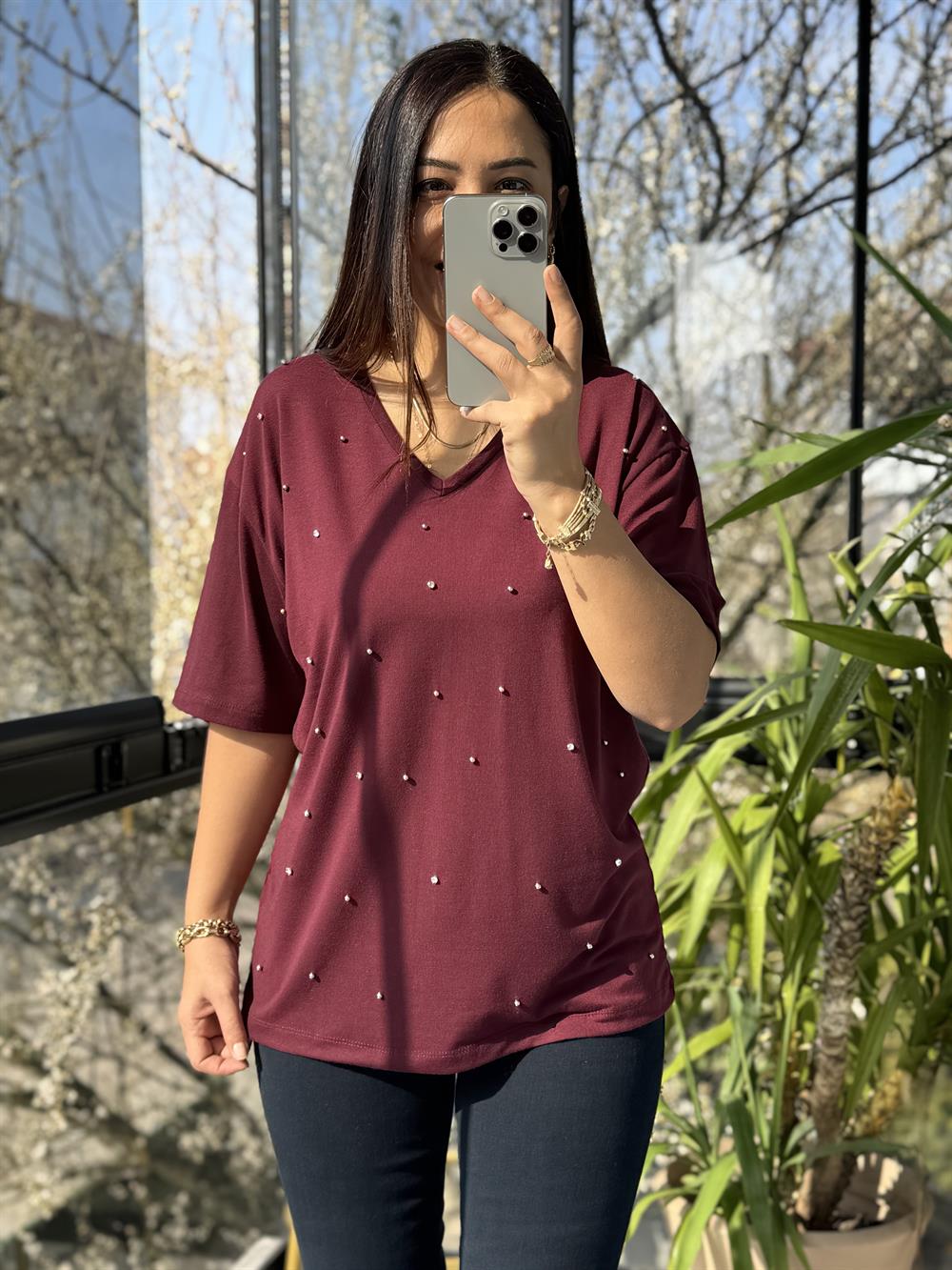 V Yaka Taş Detaylı Tişört Bordo