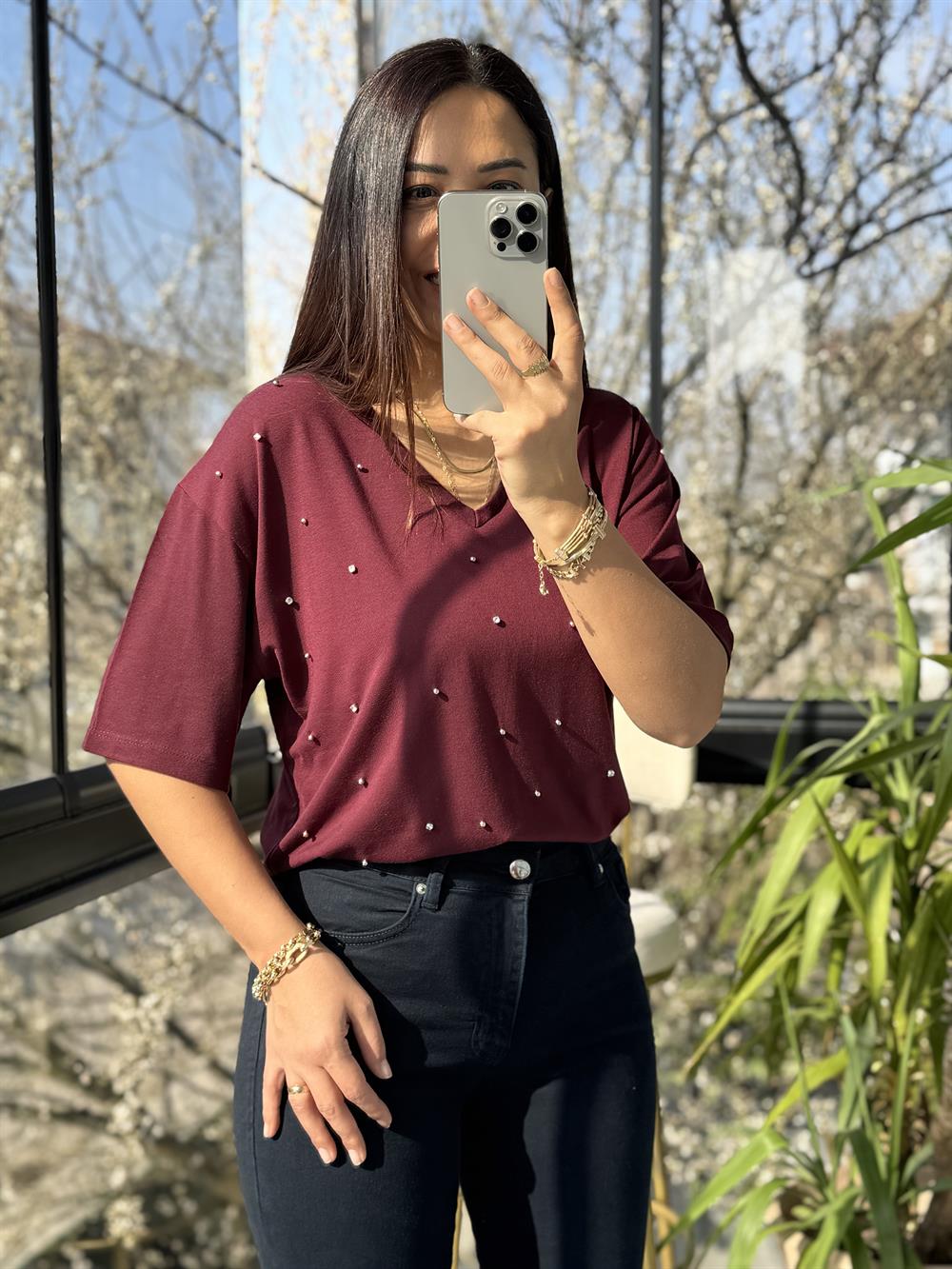 V Yaka Taş Detaylı Tişört Bordo