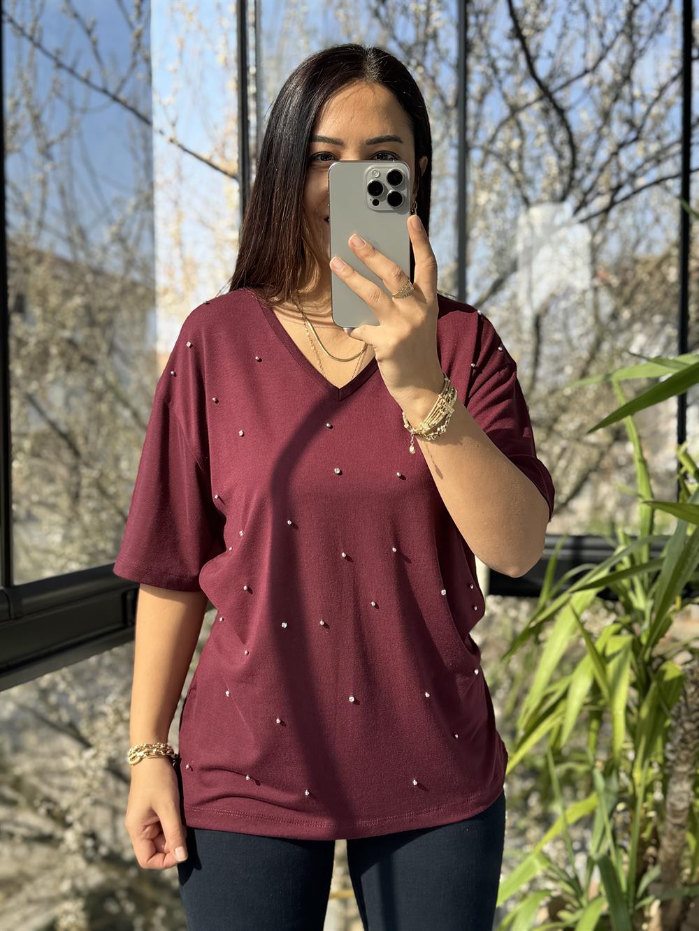 V Yaka Taş Detaylı Tişört Bordo