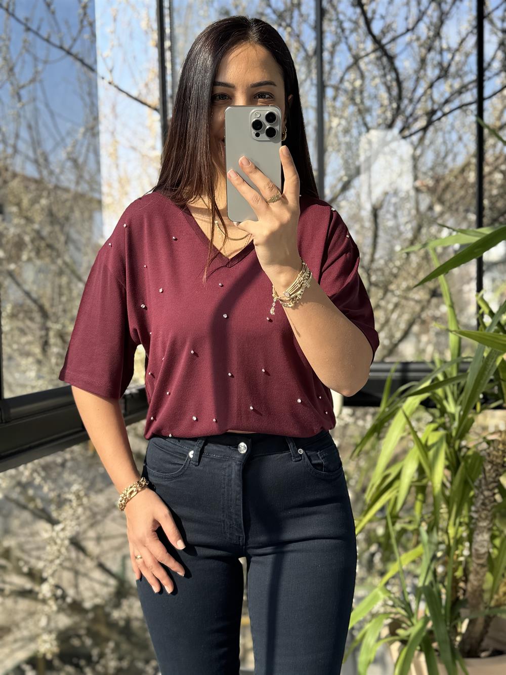V Yaka Taş Detaylı Tişört Bordo