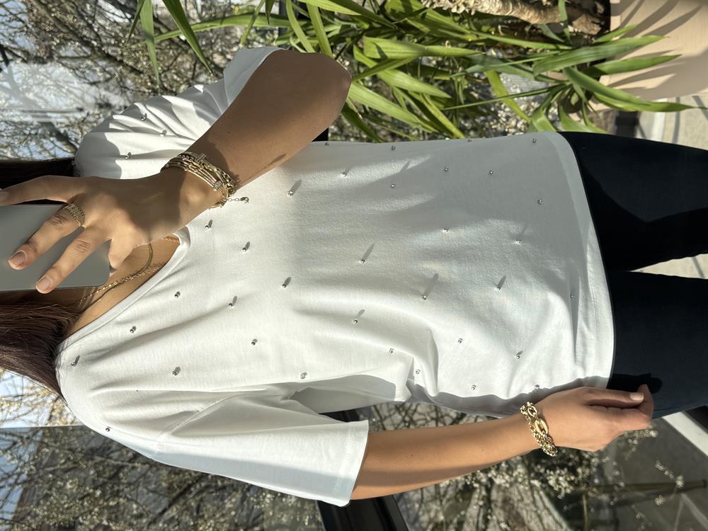V Yaka Taş Detaylı Tişört EKru