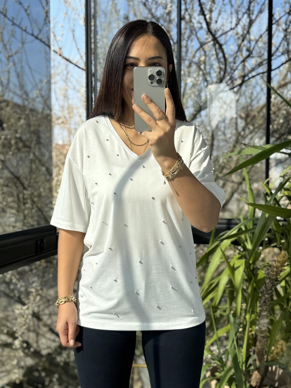 V Yaka Taş Detaylı Tişört EKru