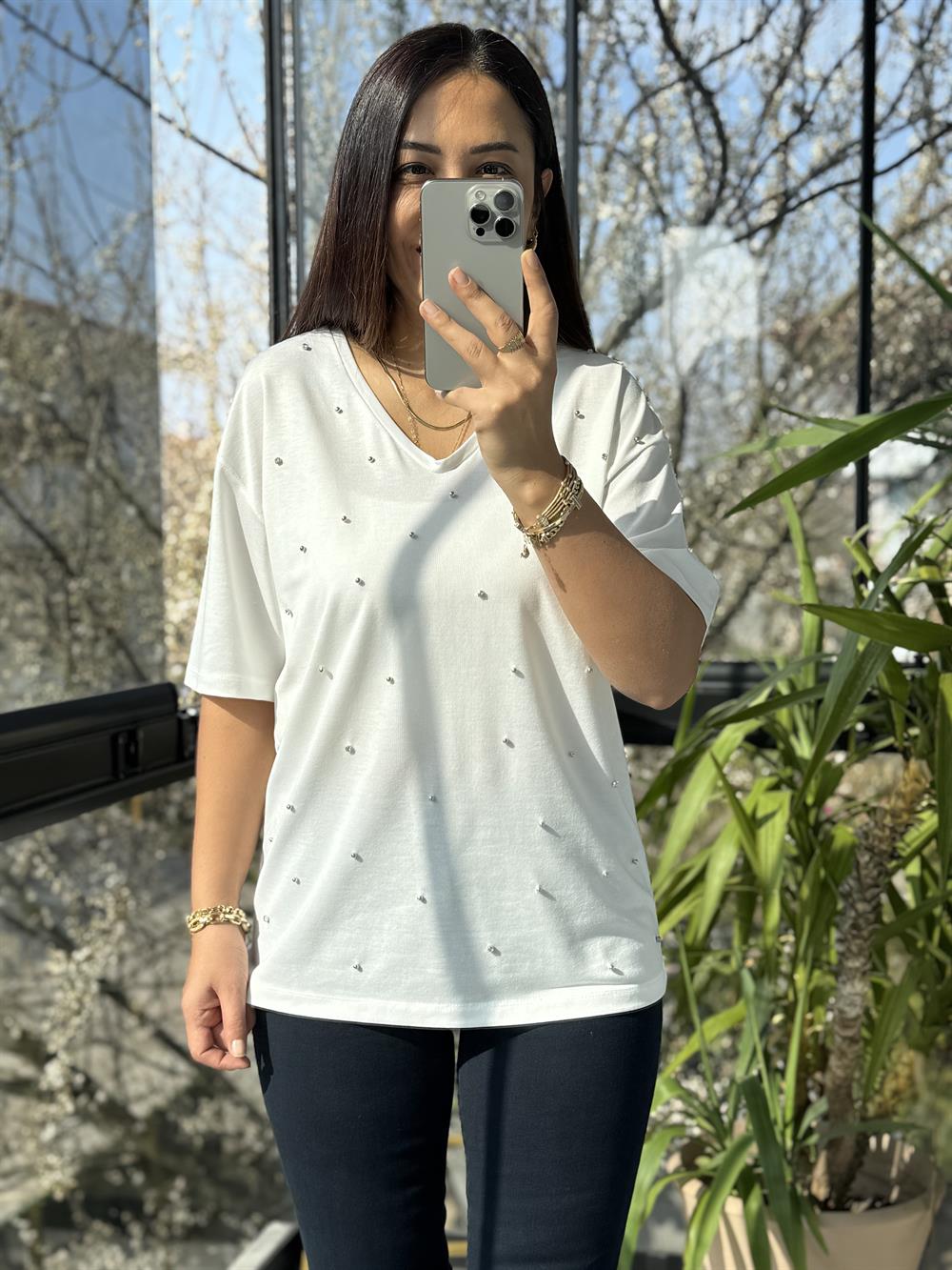 V Yaka Taş Detaylı Tişört EKru