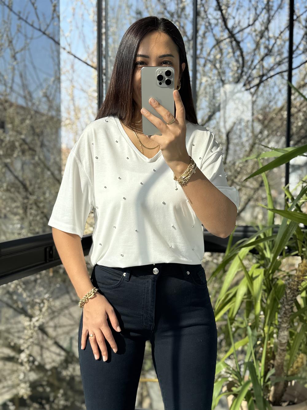 V Yaka Taş Detaylı Tişört EKru