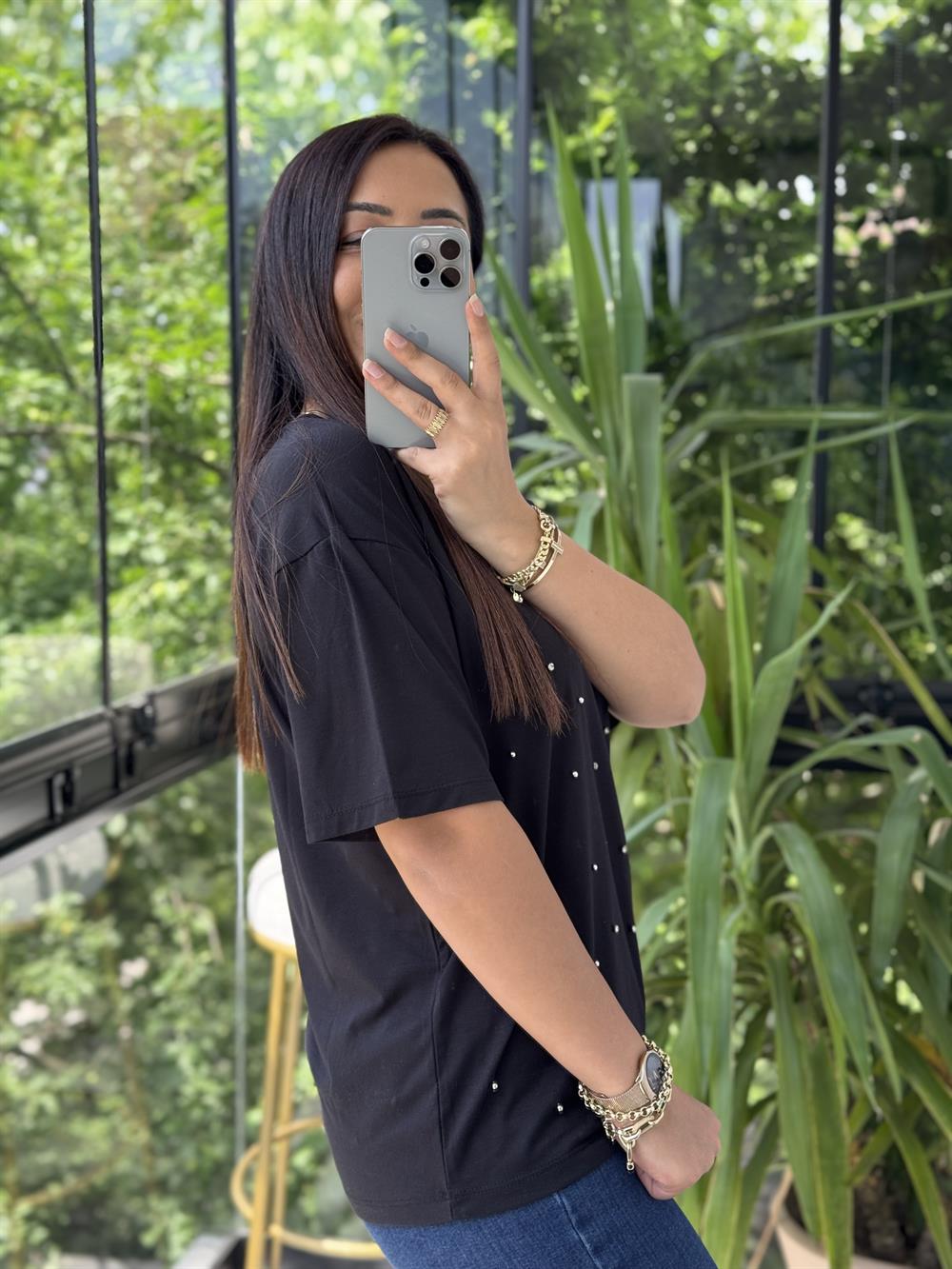 V Yaka Taş Detaylı Tişört Siyah