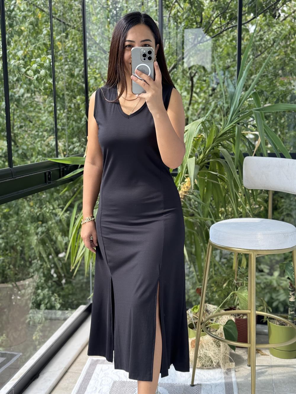 V Yaka Yırtmaçlı Elbise Siyah