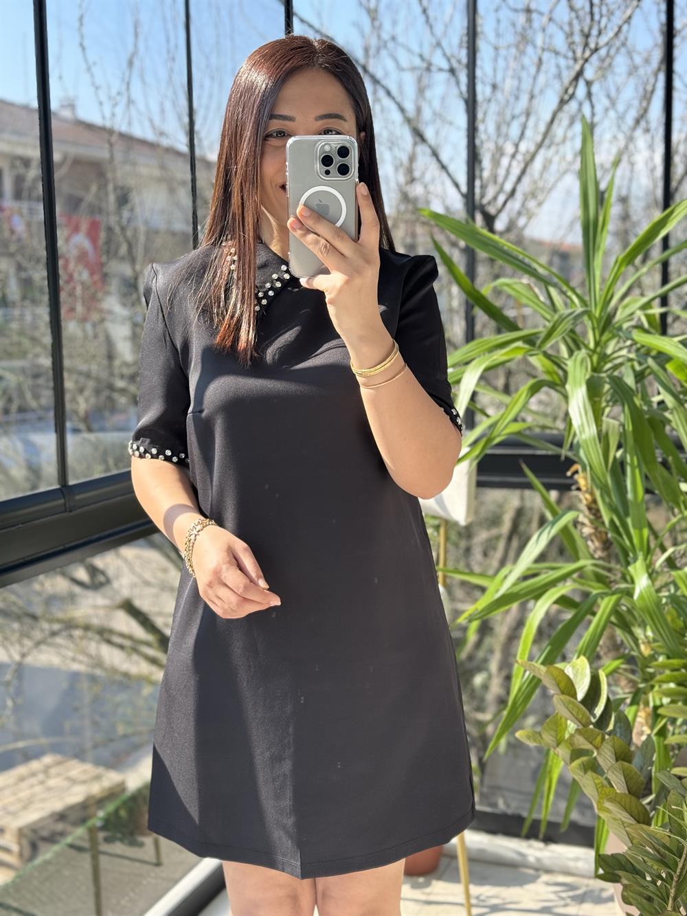 Yaka Taşlı Elbise Siyah