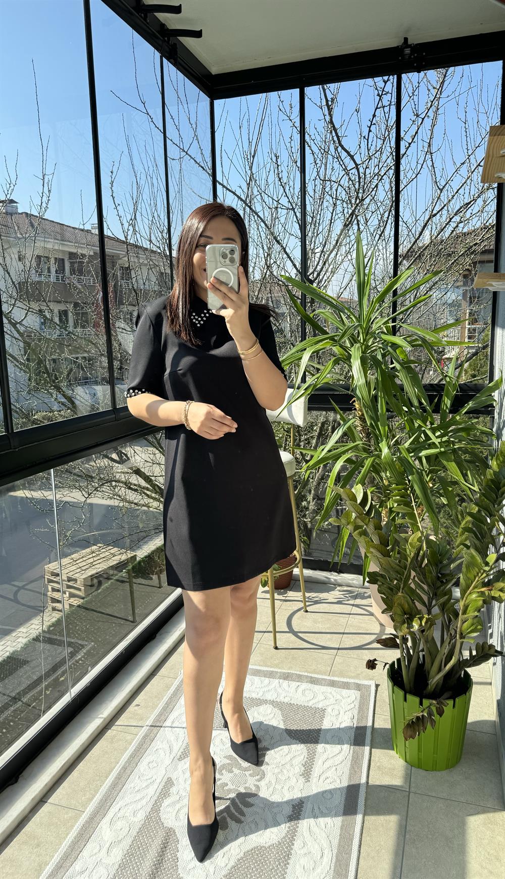 Yaka Taşlı Elbise Siyah