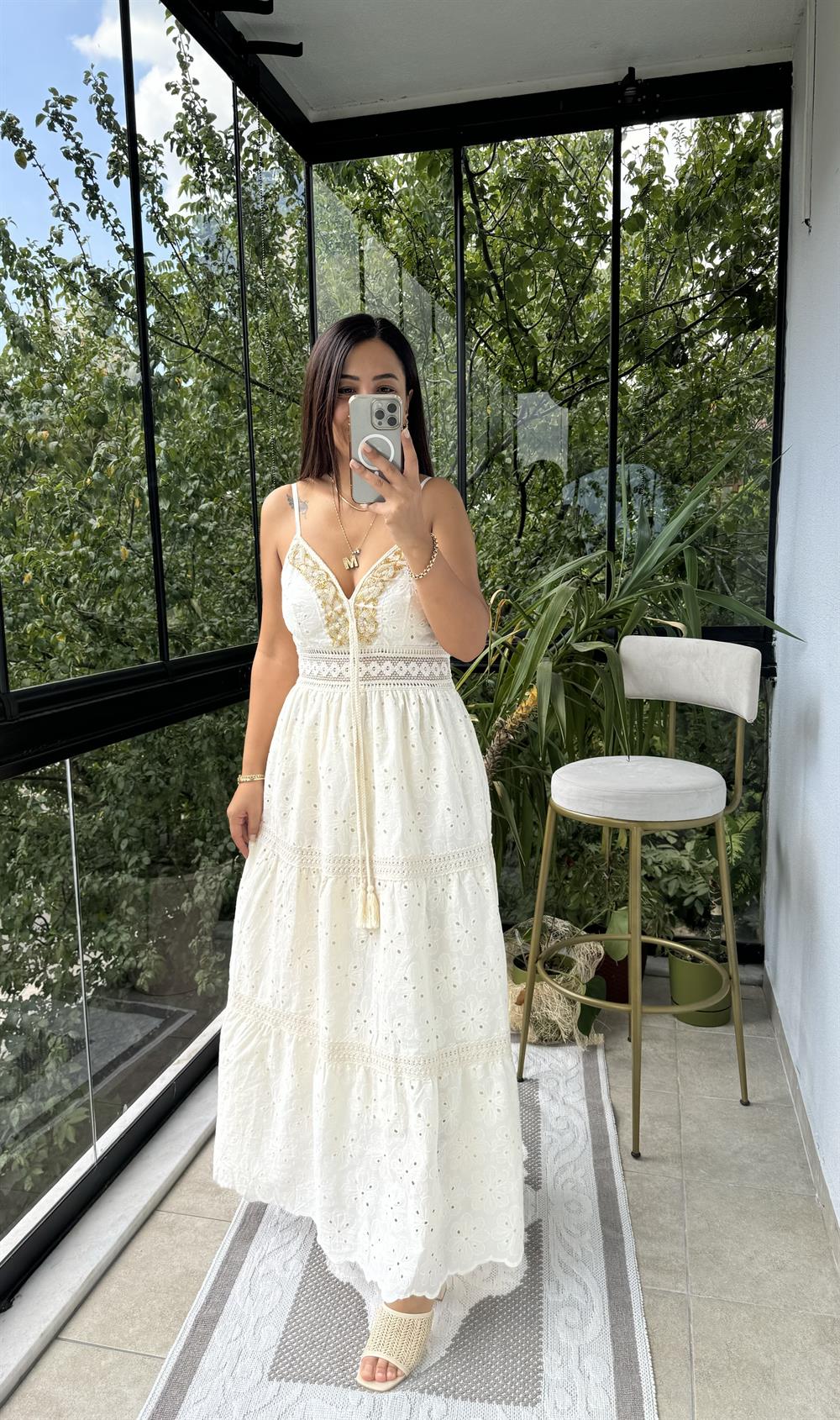 Yakası Boncuklu Fisto Elbise Ekru