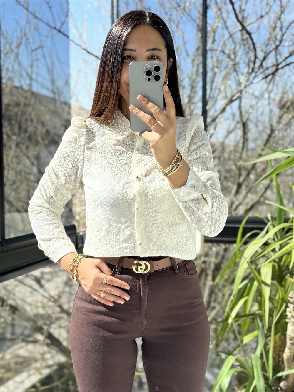 Yakası Full İnicli Güpürlü Gömlek Ekru