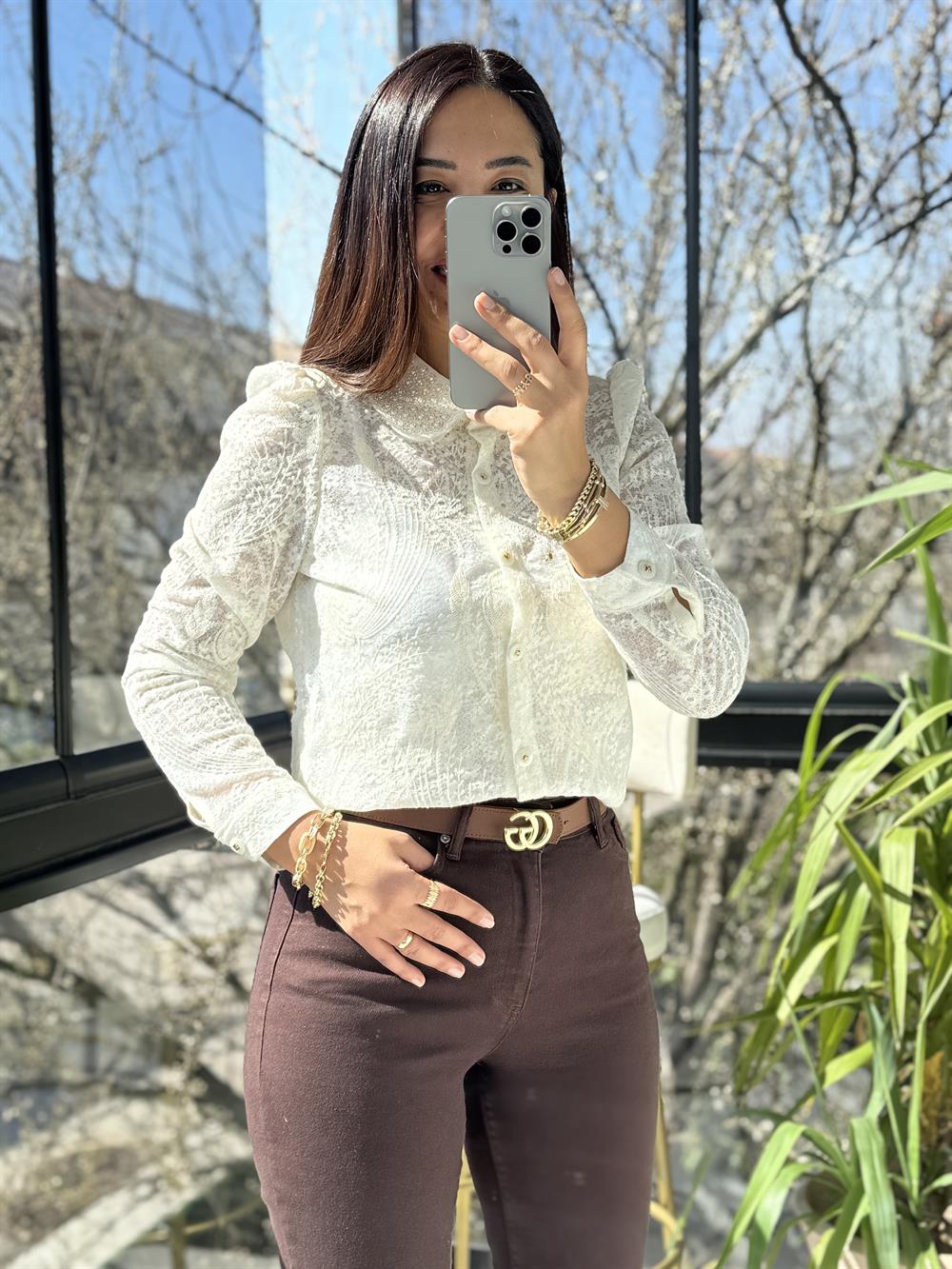 Yakası Full İnicli Güpürlü Gömlek Ekru