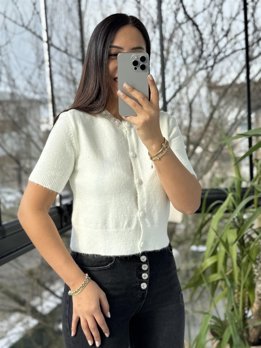 Yakası Taş Detaylı Triko Hırka Ekru