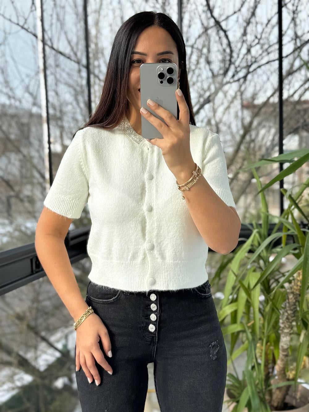 Yakası Taş Detaylı Triko Hırka Ekru