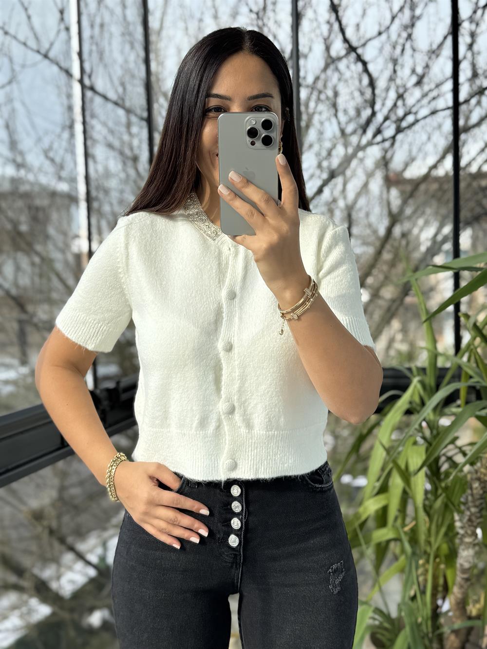 Yakası Taş Detaylı Triko Hırka Ekru