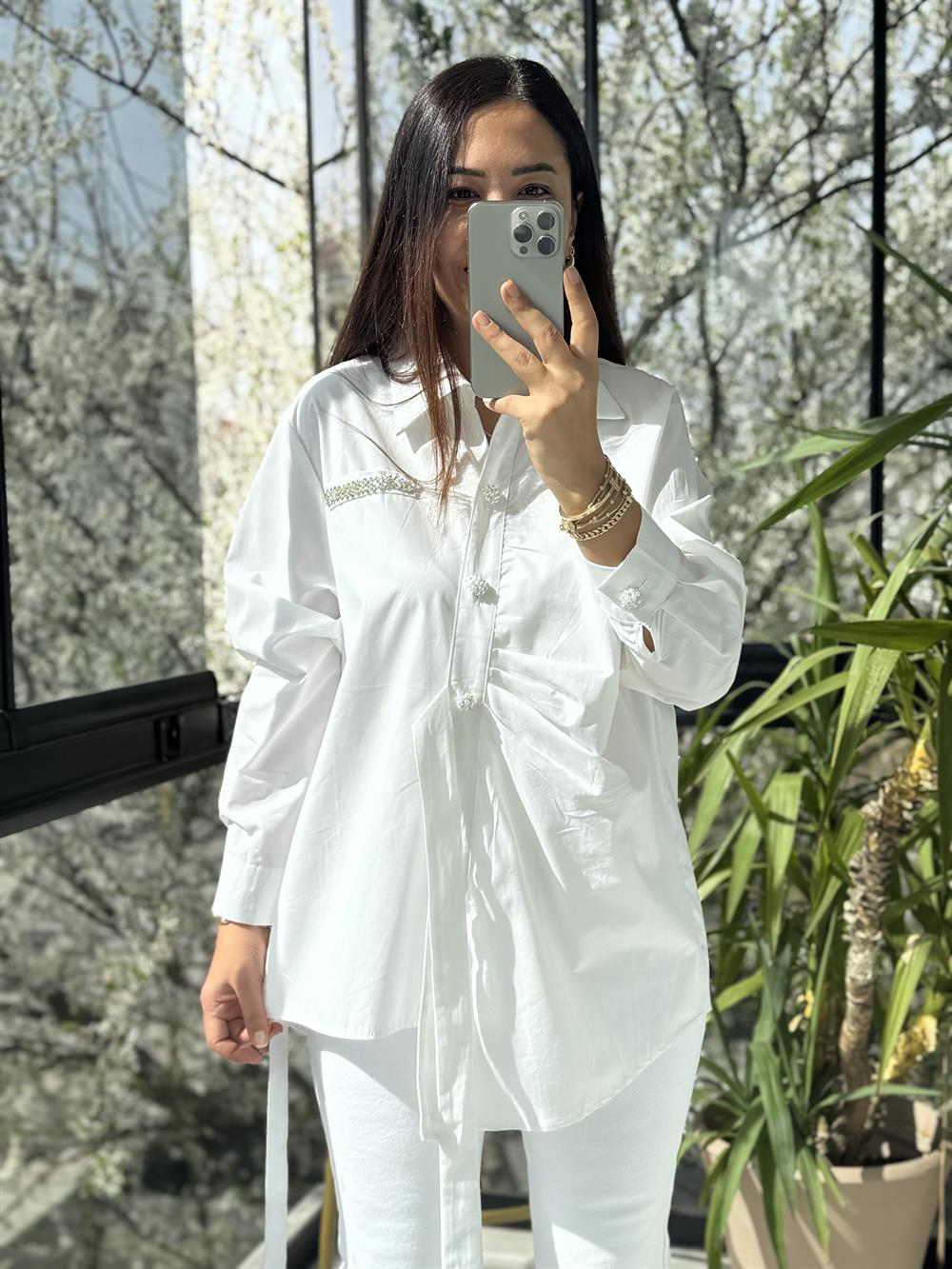 Yanı Bağlamalı ve Pileli Gömlek Beyaz