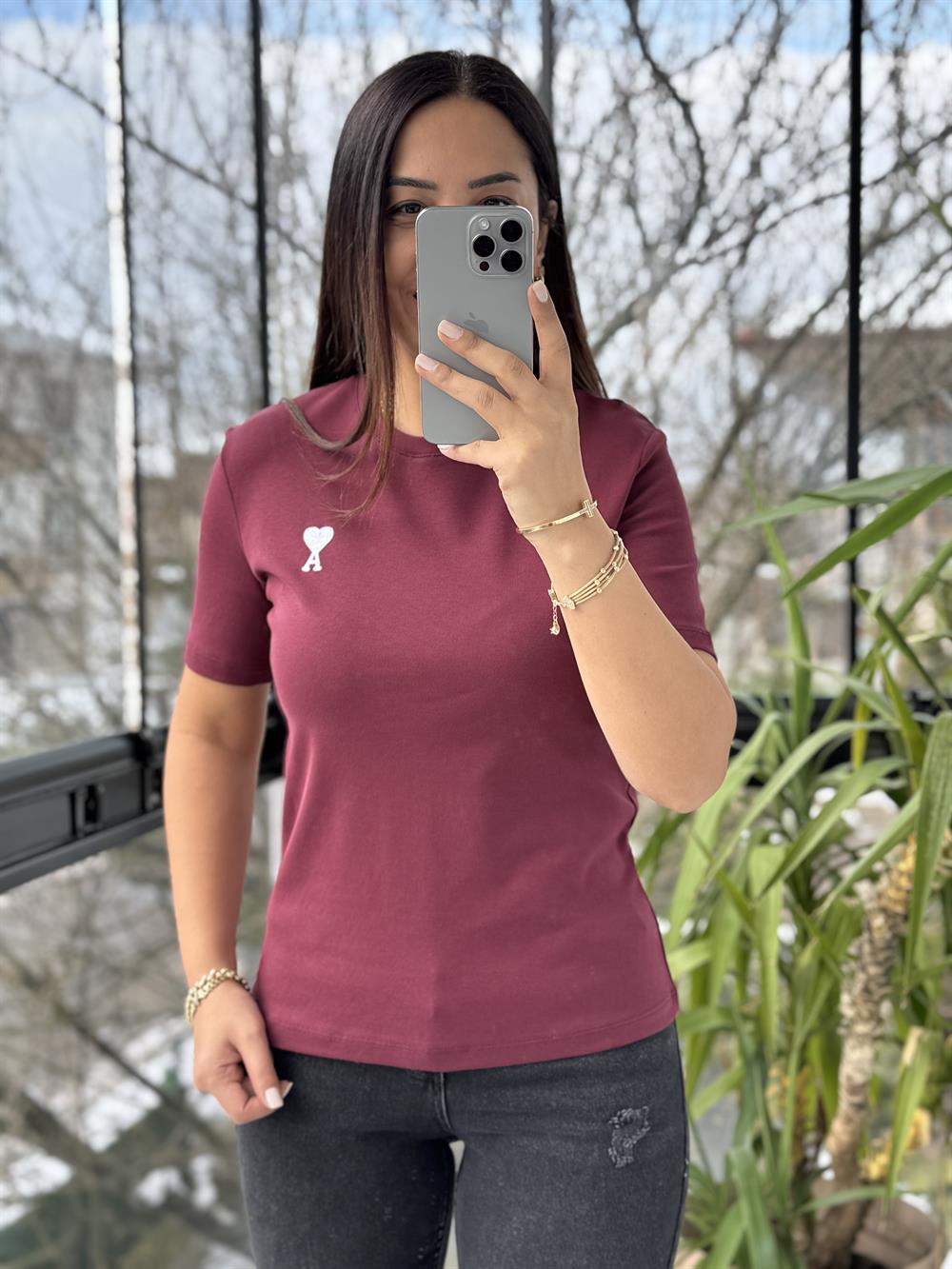 Yanı Kalp Nakışlı Tişört Bordo