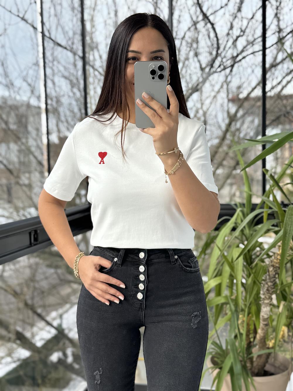 Yanı Kalp Nakışlı Tişört Ekru