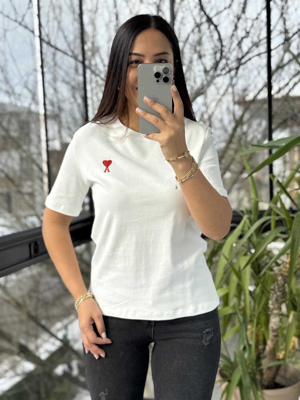 Yanı Kalp Nakışlı Tişört Ekru