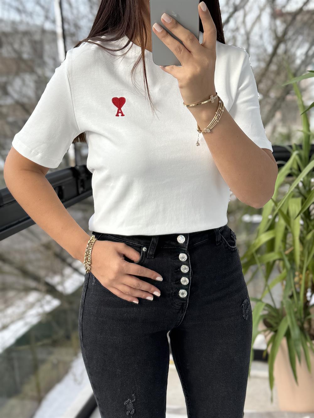 Yanı Kalp Nakışlı Tişört Ekru