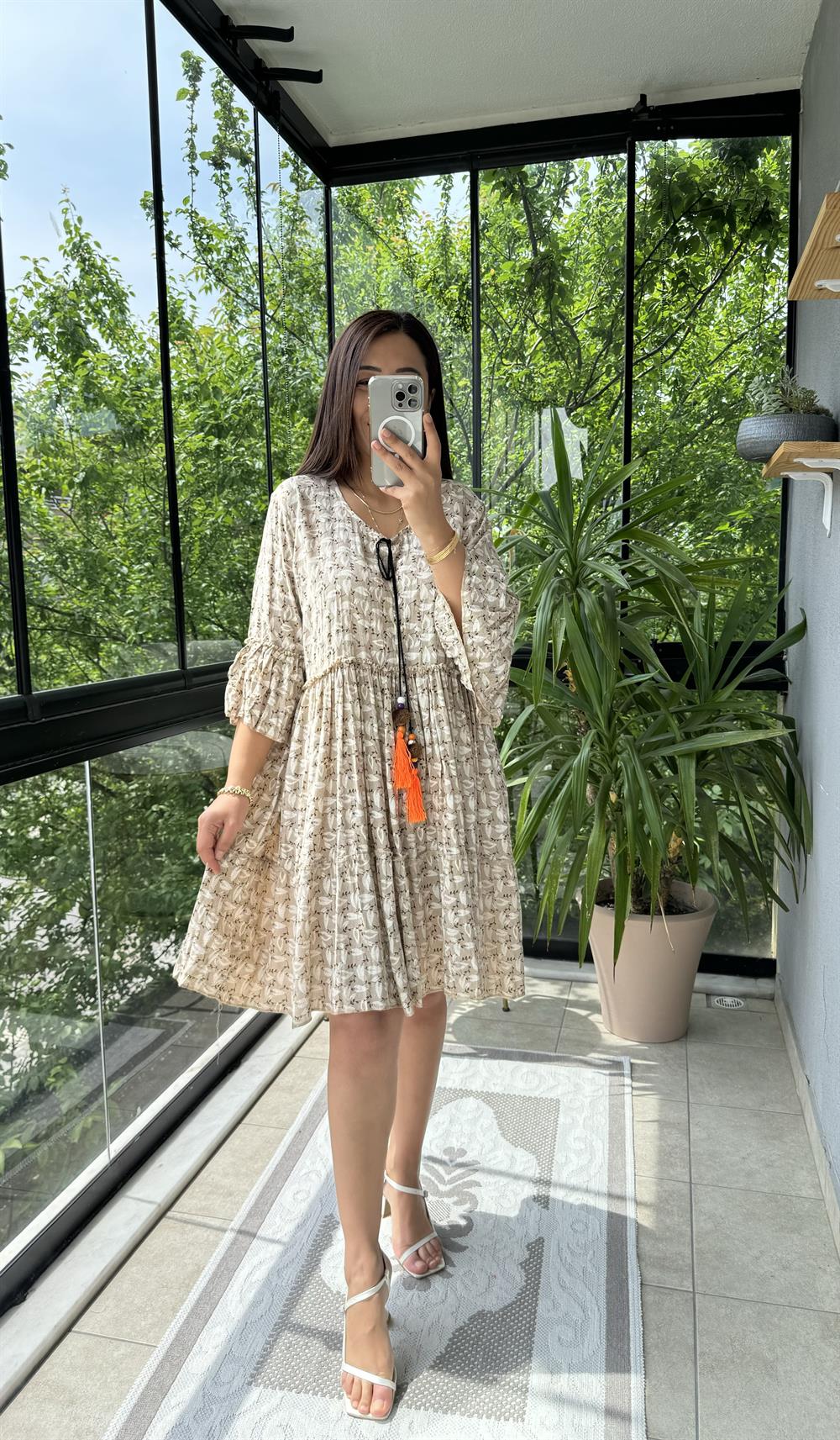 Yaprak Desen Kısa Elbise Krem