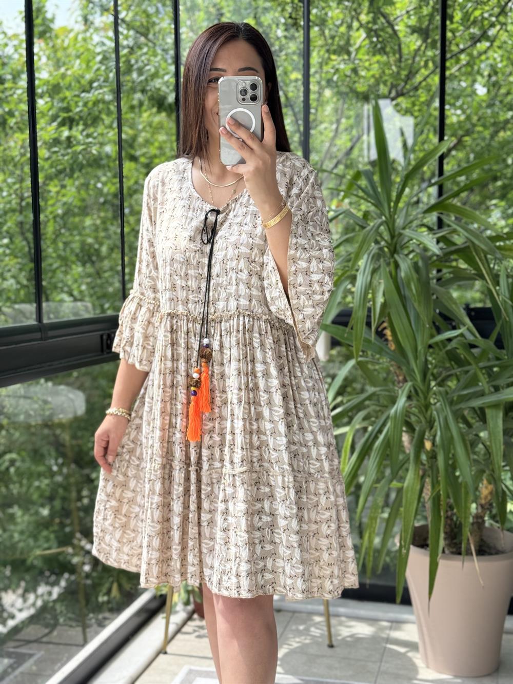 Yaprak Desen Kısa Elbise Krem