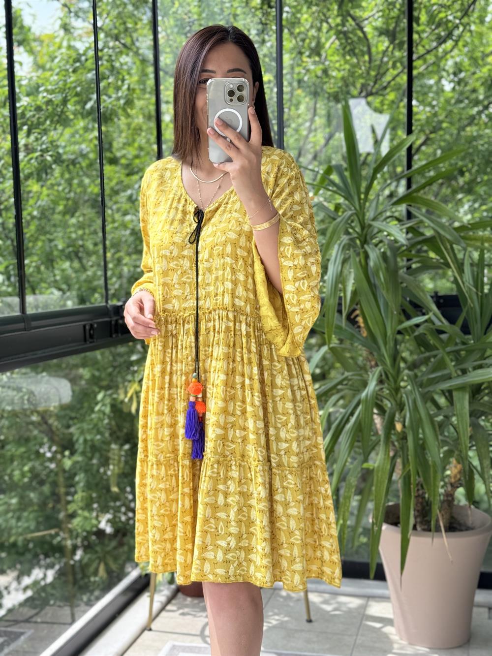 Yaprak Desen Kısa Elbise Sarı