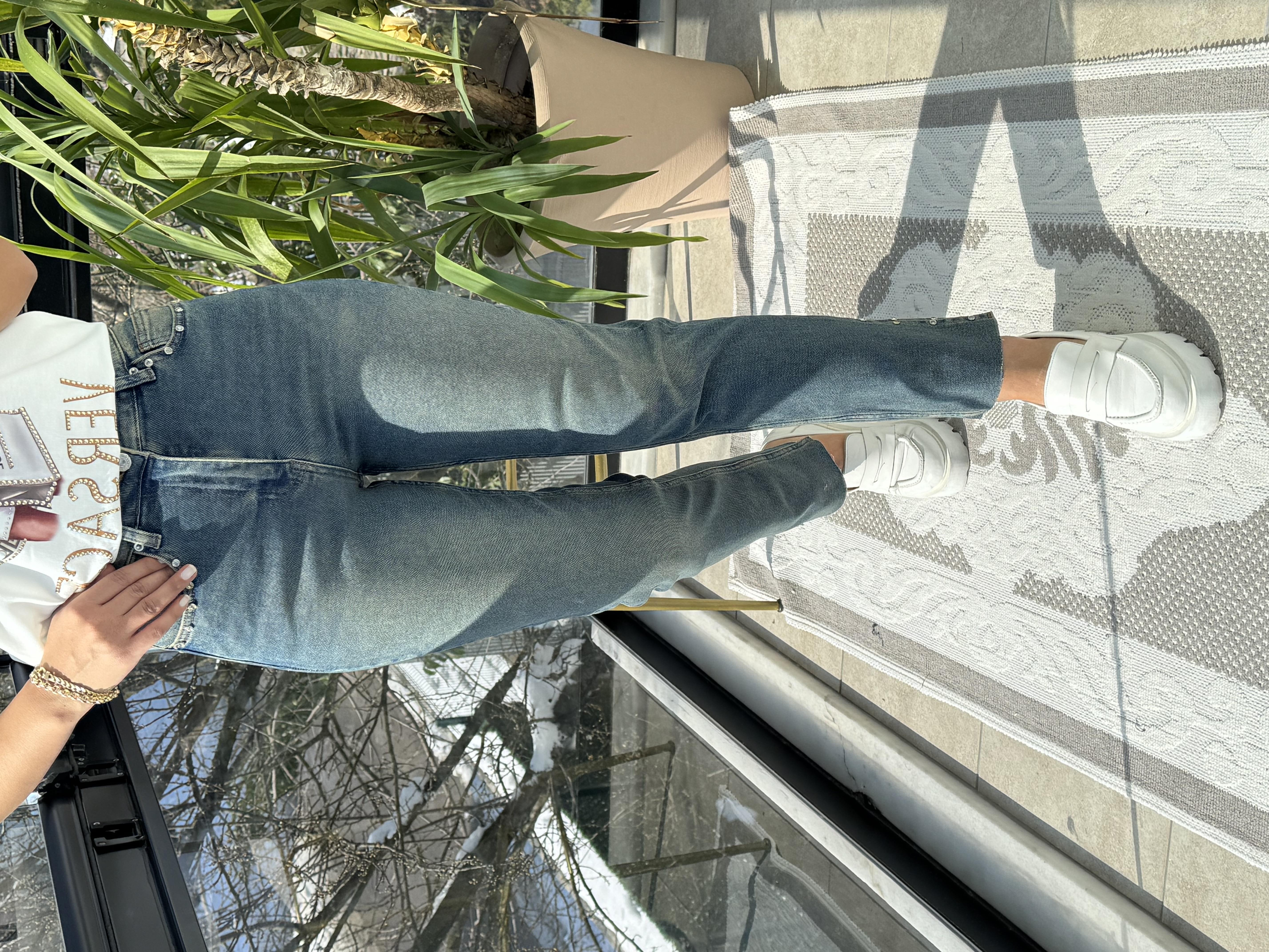  Yanı Yırtmaçlı Taşlı Kesik Paça Jean Yeşil Yıkama